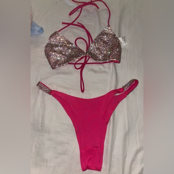 Bikini - Picture 4 of 4